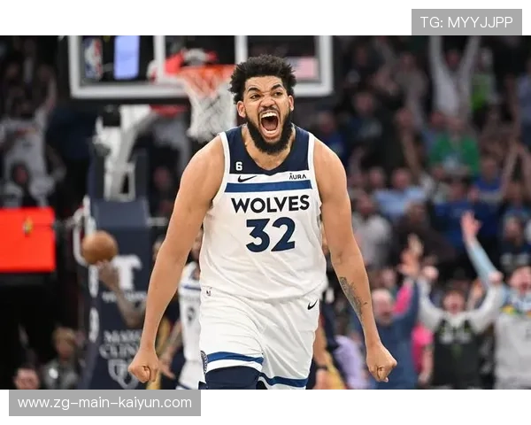 唐斯背身强攻扛着对手得分,森林狼士气大涨 唐斯背身强攻扛着对手得分,森林狼士气大涨